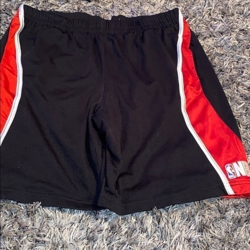 Vintage NBA basketball shorts size L red & black.